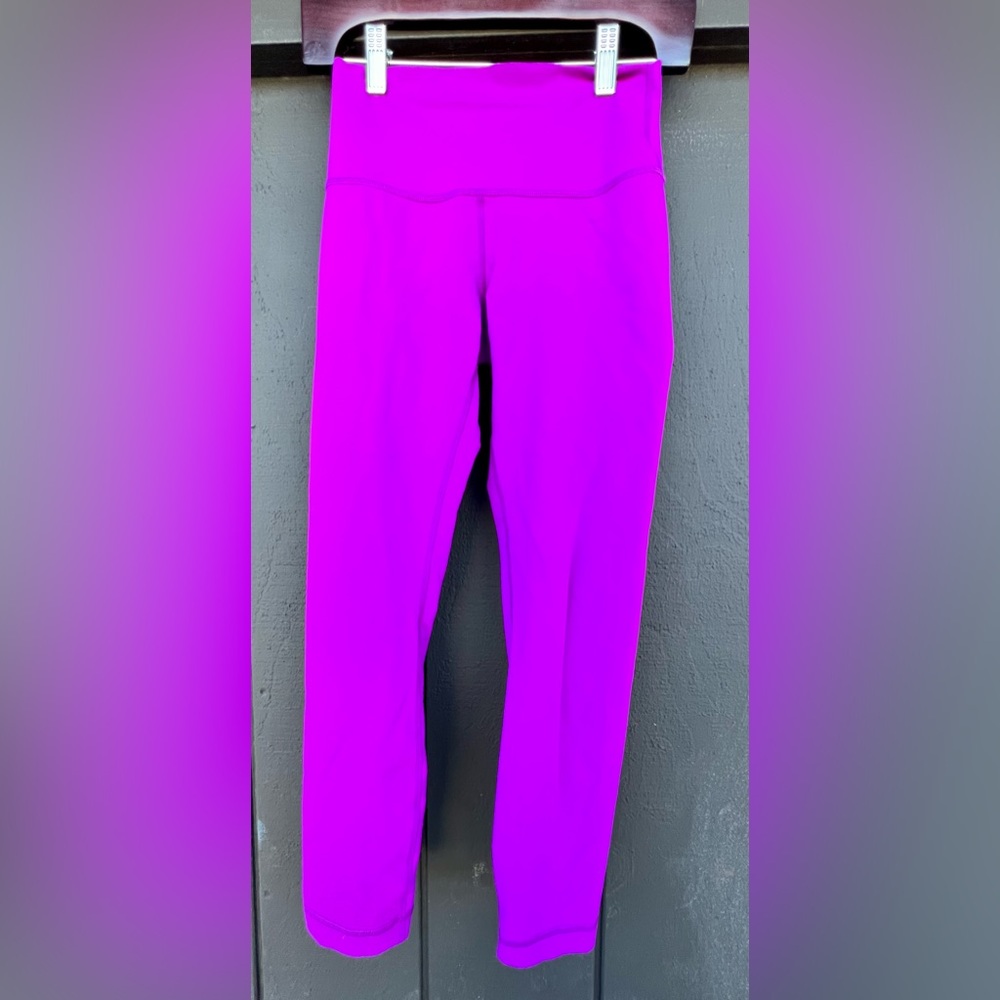 Lululemon Wunder Under Crop Fuchsia size 6